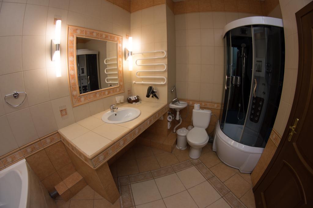 Hotel Vesta Brest Bagian luar foto